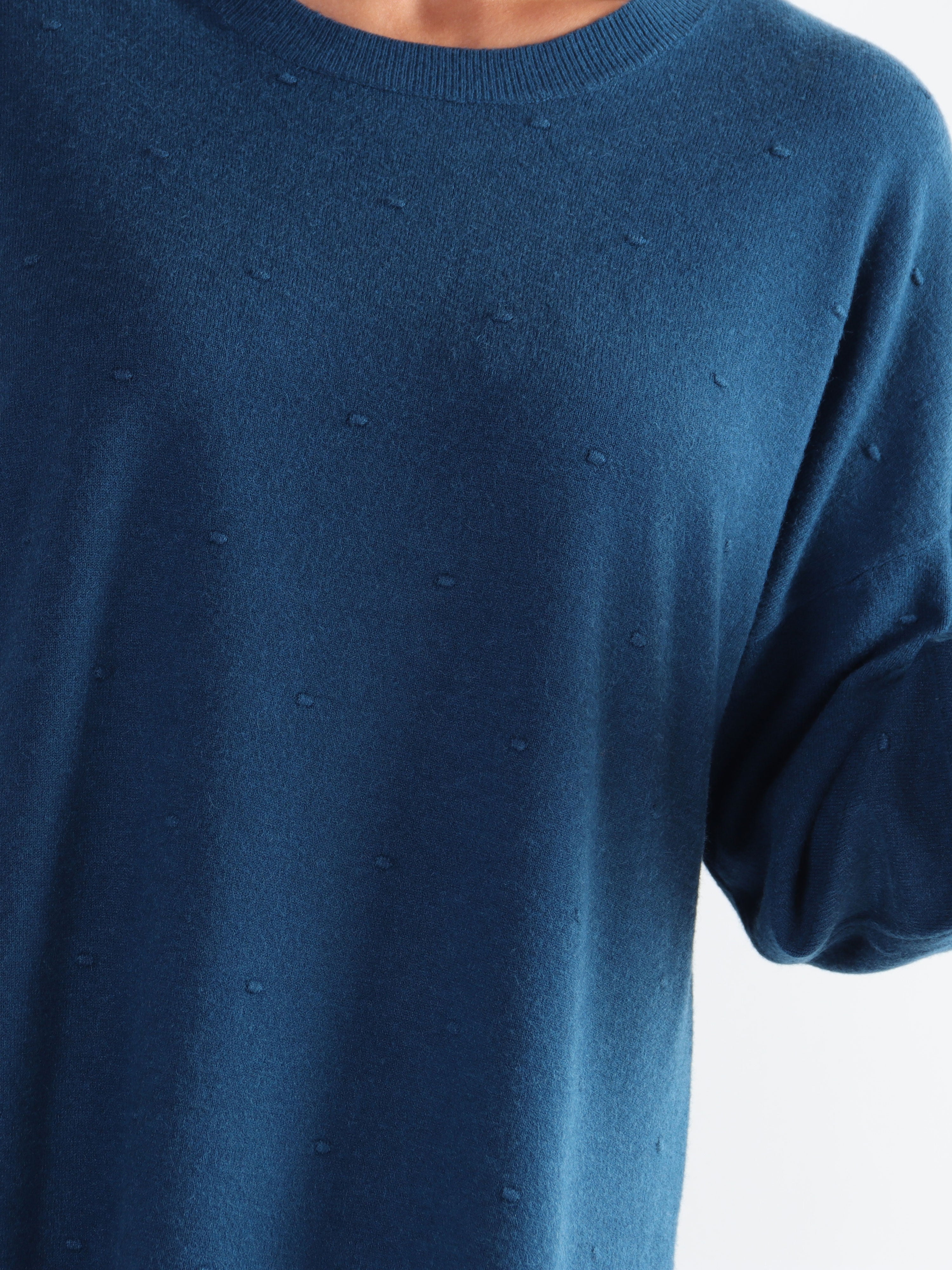 Zina - Plus size tröja med prickiga detaljer i tyget